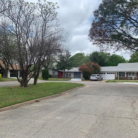 Oasis 3 Near Dfw Airport With Mediterranean Setting Irving Luaran gambar