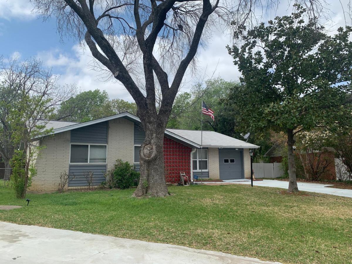 Oasis 3 Near Dfw Airport With Mediterranean Setting Irving Luaran gambar